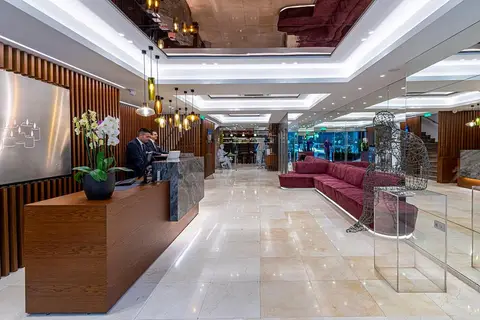 Polis Grand in Athene — foto 5