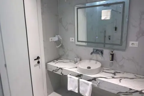 Metro Hotel Terminal in Tirana — foto 5