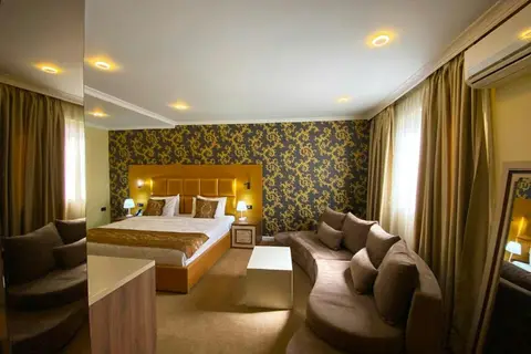 Hotel Deluxe in Tirana — foto 19