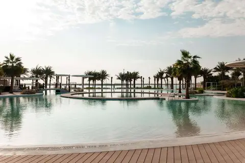 Erth Abu Dhabi in المُزُون