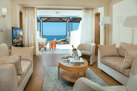 Constantinou Bros Athena Beach Hotel in Γεροσκήπου — foto 30
