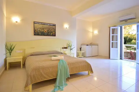 Petinos Hotel in Πλατύς Γιαλός — foto 9