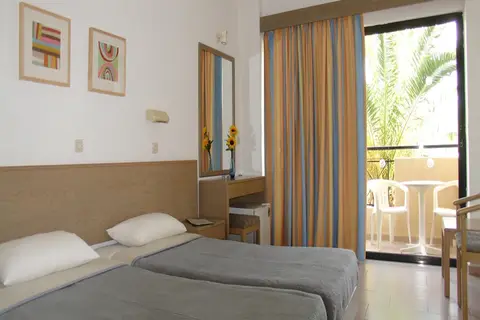 Summerland Hotel & Bungalows in Ιαλυσός — foto 16
