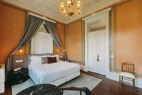 Torel Palace in Almada — foto 8