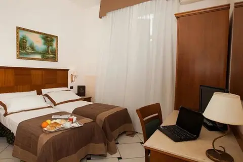 Hotel Garibaldi in Napels — foto 23