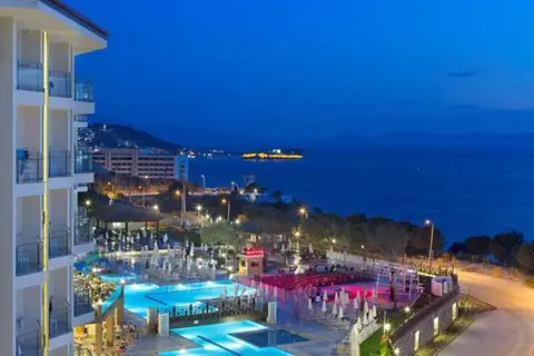 Ramada Hotel & Suites by Wyndham Kusadasi in Kusadasi — foto 10