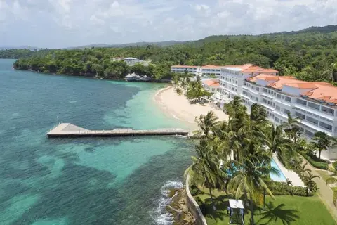 Couples Tower Isle in Rio Nuevo