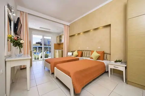 Kavos Plaza in Δημοτική Ενότητα Λευκιμμαίων — foto 20