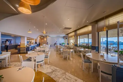 Verdi St. Georges Bay Marina in San Ġiljan — foto 19