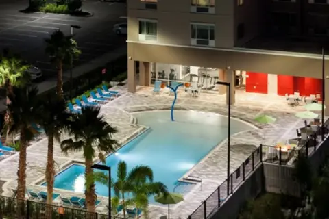 Holiday Inn Express & Suites Orlando at Seaworld in Orlando