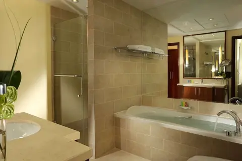 Ramada by Wyndham Dubai Barsha Heights in Dubai — foto 16