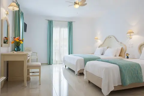 Kamari Hotel in Πλατύς Γιαλός — foto 10