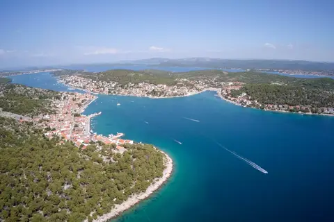 Jezera Lovisca Holiday Resort in Tisno