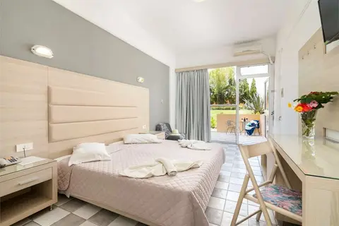 Sabina Hotel in Θεολόγος — foto 3