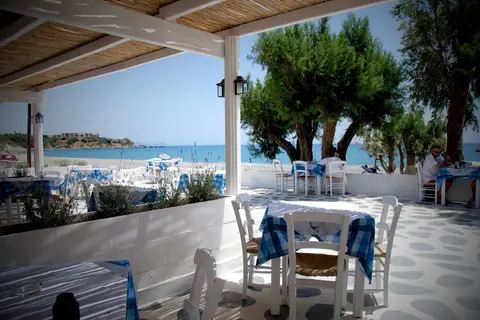 Avra Beach in Σαρακίνικο — foto 7