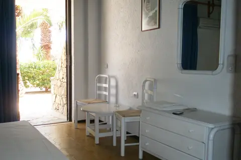 Avra Beach in Σαρακίνικο — foto 27