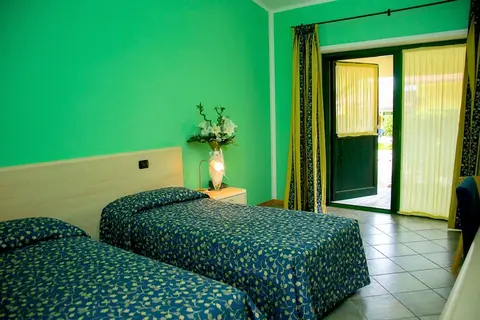Hotel Ristorante La Perla in Varallo Pombia, foto 22