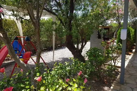 George Beach Studios & Villas in Πεύκοι — foto 3