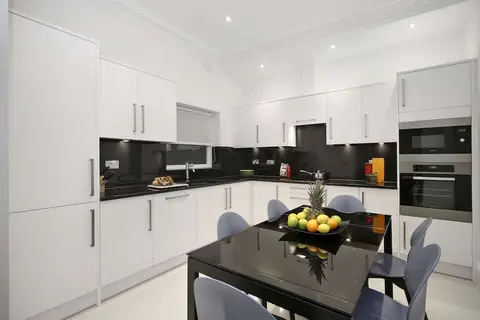 Queensgate Court Appartementen in Londen, foto 8
