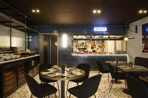The Port Square Hotel in Piraeus — foto 9