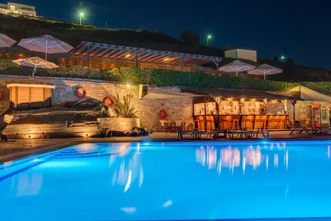 Sunrise Beach Suites in Αζόλιμνος — foto 2