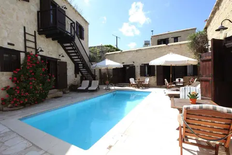 Leonidas Village Houses in Goudi