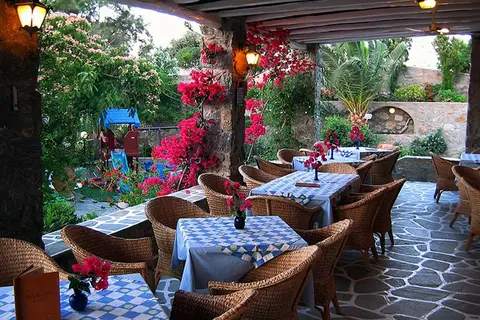 Kamari Hotel in Πλατύς Γιαλός — foto 19
