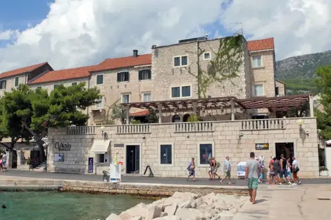 Kastil in Bol