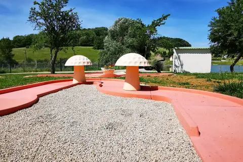 Camping Du Bois De Reveuge in Huanne-Montmartin — foto 27
