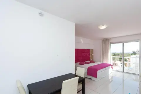 Marlita Hotel Apartments in Παραλίμνι — foto 8