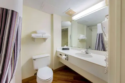 La Quinta Inn & Suites by Wyndham Ft Lauderdale Cypress Cr in Fort Lauderdale — foto 17