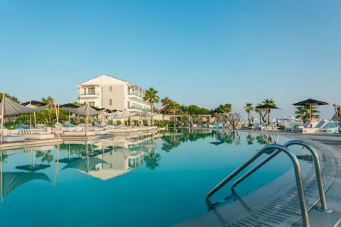 Blue Carpet Luxury Suites in Πευκοχώρι — foto 4