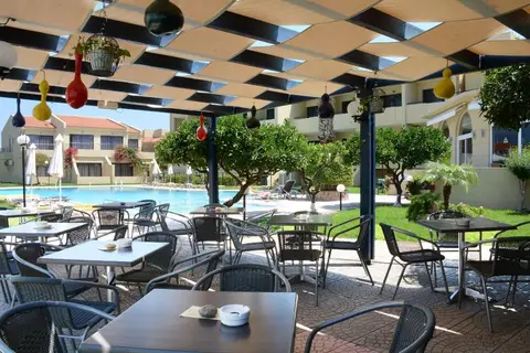 Summerland Hotel & Bungalows in Ιαλυσός — foto 17