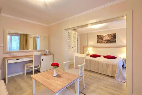 White Rock Castle Suite Hotel & Wellness Club in Baltsjik — foto 15