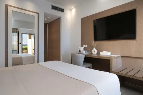 KBR Kassandra Bay Resort & Spa in Καλύβια — foto 23