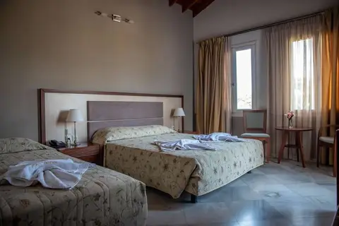Alma Beach Hotel & Appartementen in Πέτρα — foto 5