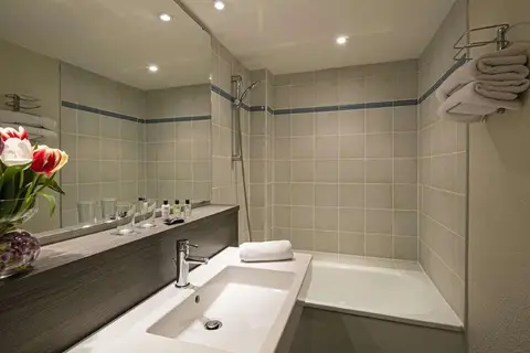 Hotel Paris Louis Blanc Gare du Nord in Parijs — foto 19
