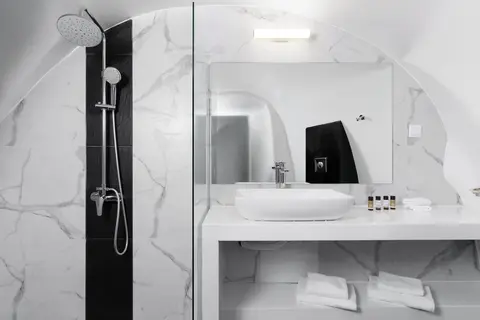 Mill Houses New Elegant Suites in Santorini Yachting Club, foto 28