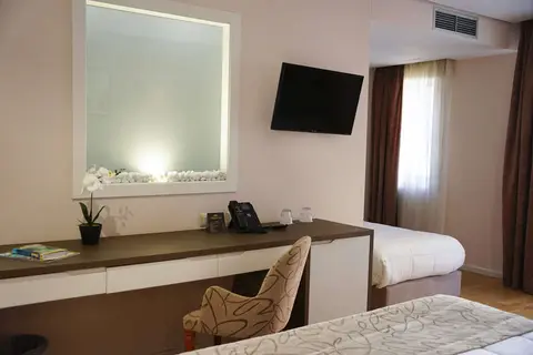 Doanesia Premium Hotel & Spa in Tirana — foto 10
