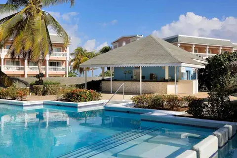 Grand Palladium Lady Hamilton Resort & Spa in Kew