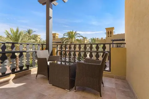 Al Hamra Village Hotel in Nando's — foto 16