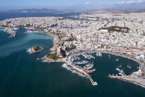 Mitsis N'U Piraeus Port in Piraeus — foto 9