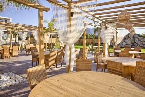Alia Luxury Suites & Spa Beachfront Hotel in Χαράκι — foto 14