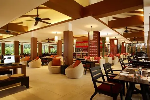 Radisson Resort and Suites Phuket in ตำบลเชิงทะเล — foto 8