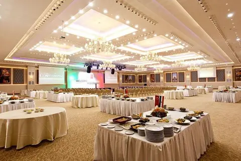 Teymur Continental Hotel & Convention Center in Şahinbey — foto 13
