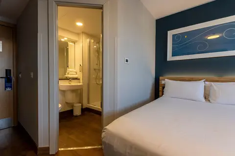 Travelodge Barcelona Poblenou in Barcelona — foto 17