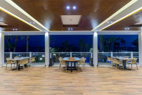 The Golden Bay Beach Hotel in Larnaca — foto 26
