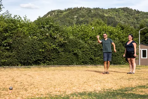 Camping Paradis L Europe in Murol — foto 3