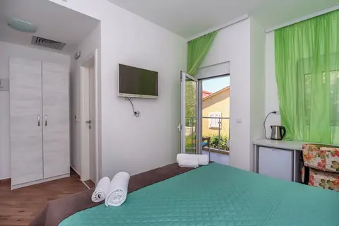 Apartments Fortunella in Petrovac na Moru — foto 17