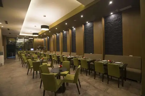Sun Hotel in Durrës — foto 4
